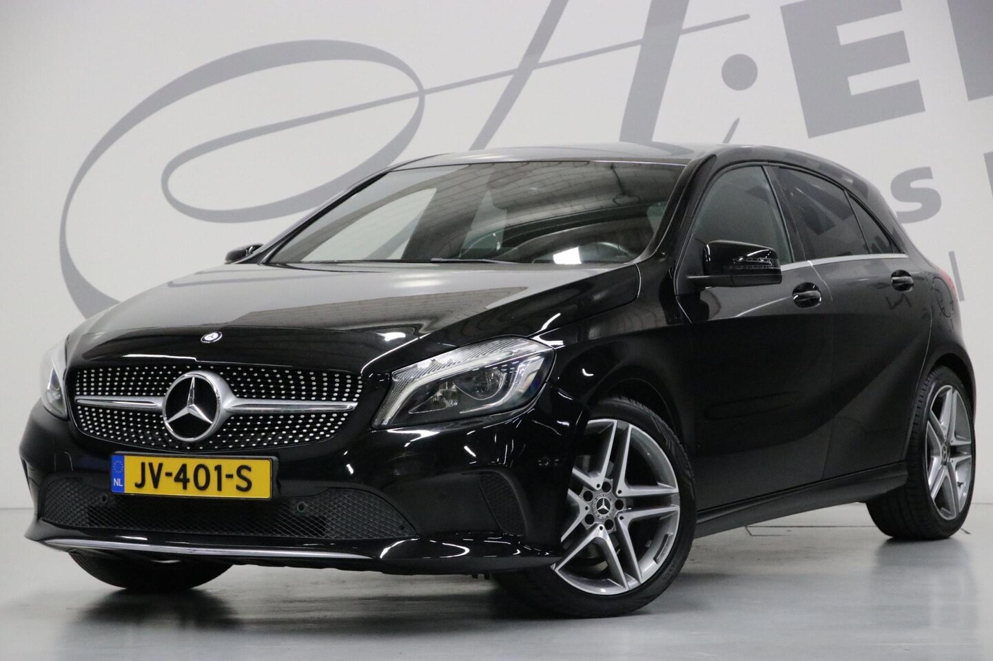 Mercedes-Benz A-klasse - 180 Ambition/Stoelverwarming/Led - AutoWereld.nl