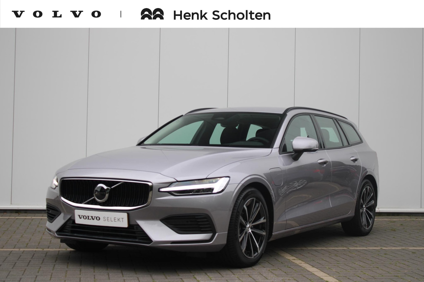 Volvo V60 - T6 350PK Plug-in hybrid AWD Core Parkeercamera, Verwarmbare Voor- en Achterstoelen, Adapti - AutoWereld.nl