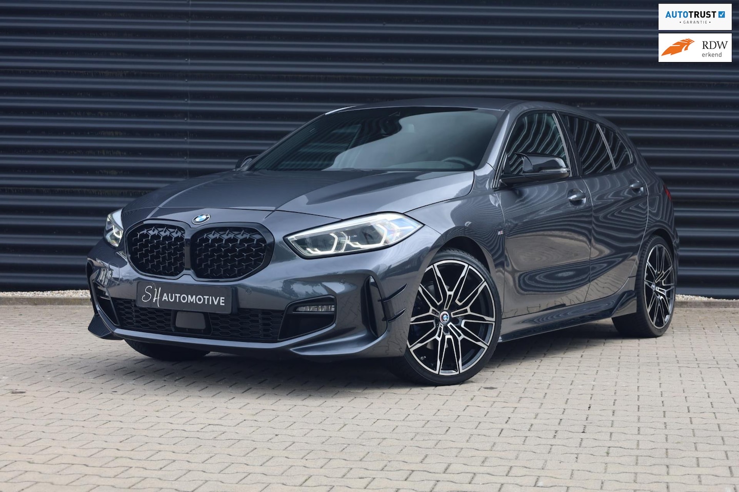 BMW 1-serie - 118i High Executive M Sport / Carplay / HUD / Alcantara/leder / Stoelverwarming - AutoWereld.nl