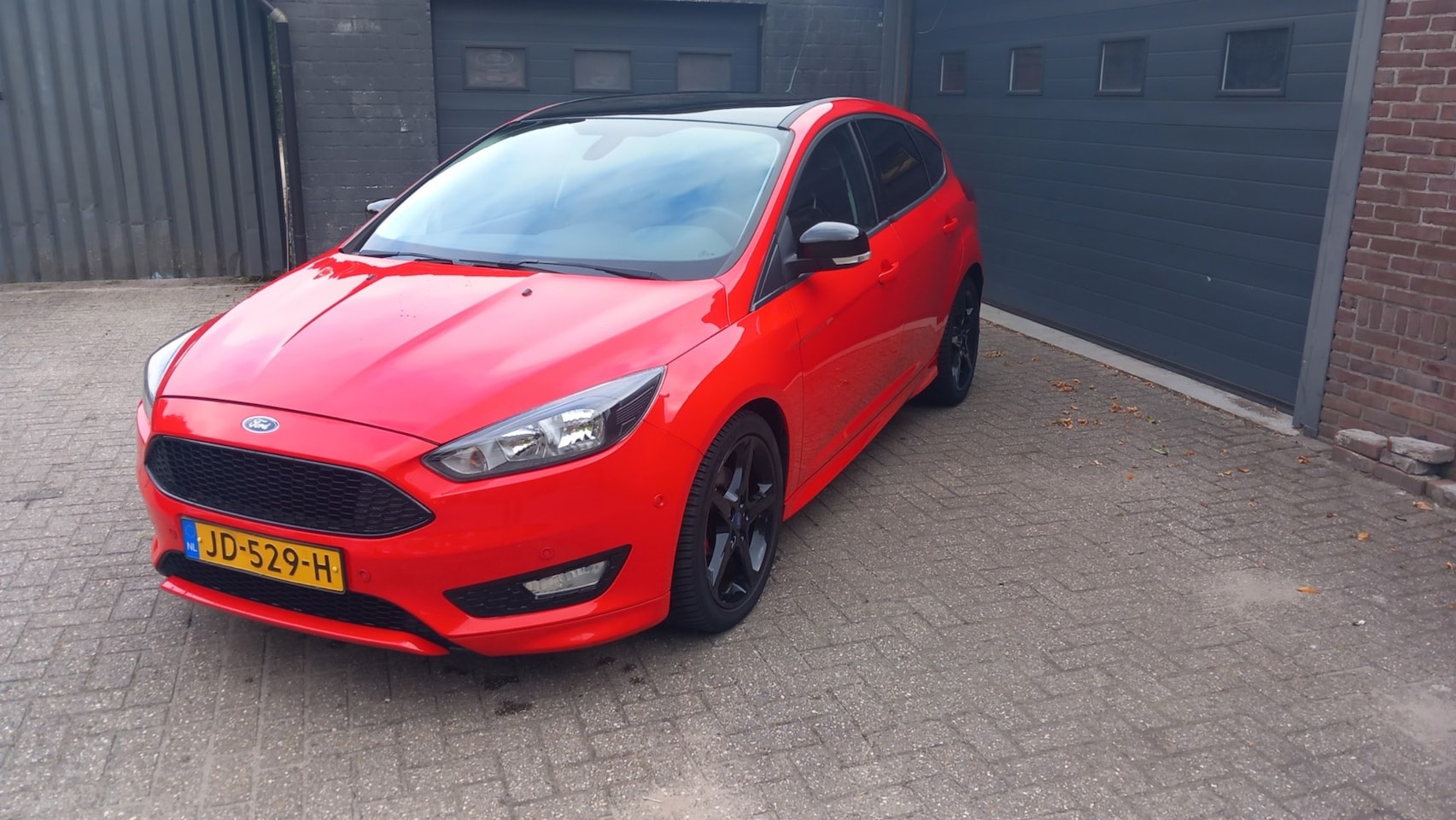 Ford Focus - 1.5 Red Edition.Climate control,Navi,Cruise control,Parking system,Trekhaak, - AutoWereld.nl