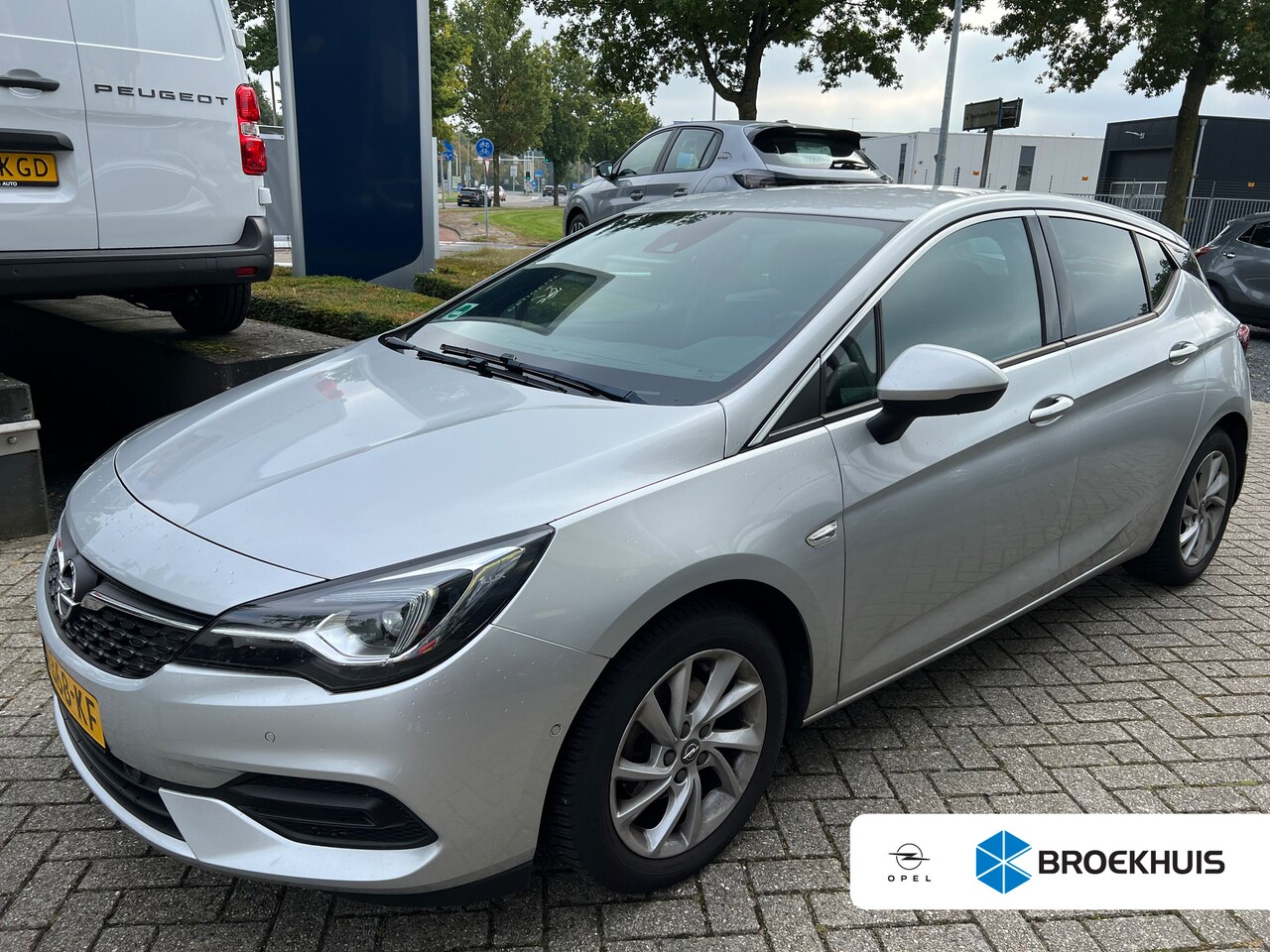 Opel Astra - 1.2 Turbo 110PK Elegance | Navi | Clima | Cruise | Trekhaak | Stoel- & Stuurverwarming | M - AutoWereld.nl