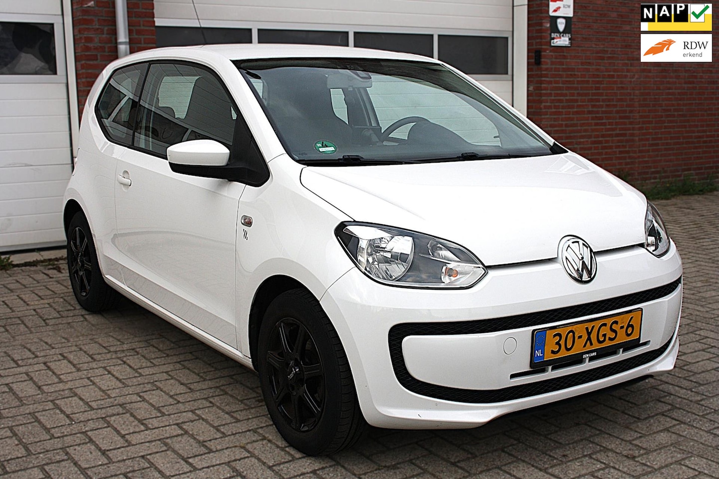 Volkswagen Up! - 1.0 move up! BlueMotion - Airco - Navi - bluetooth - Nap - elektrische ramen - AutoWereld.nl