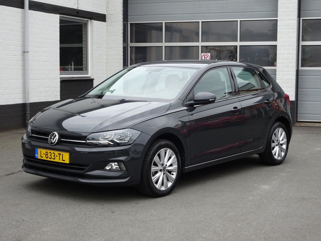 Volkswagen Polo - 1.0 TSI Comfortline Airco, navigatie, connect service, licht metalen velgen, cruise contro - AutoWereld.nl