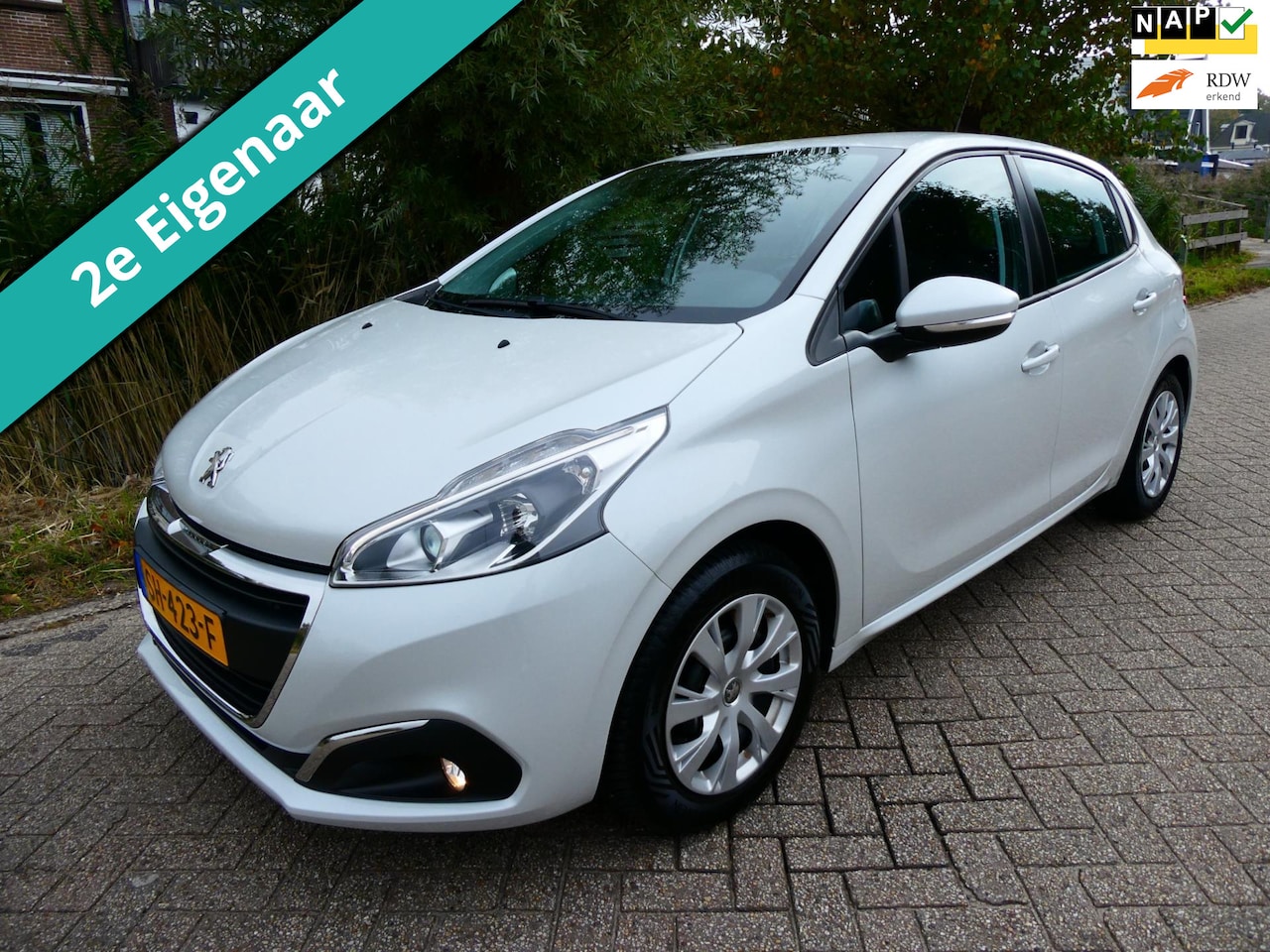 Peugeot 208 - 1.2i 5-deurs Airco Cruise Navi PDC Trekhaak 2e eig. 120.000km - AutoWereld.nl