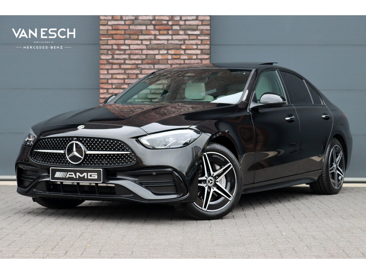 Mercedes-Benz C-klasse - 300 e AMG Line Aut9 | Panoramadak | Memory | Surround Camera | Leder | Trekhaak | Keyless - AutoWereld.nl