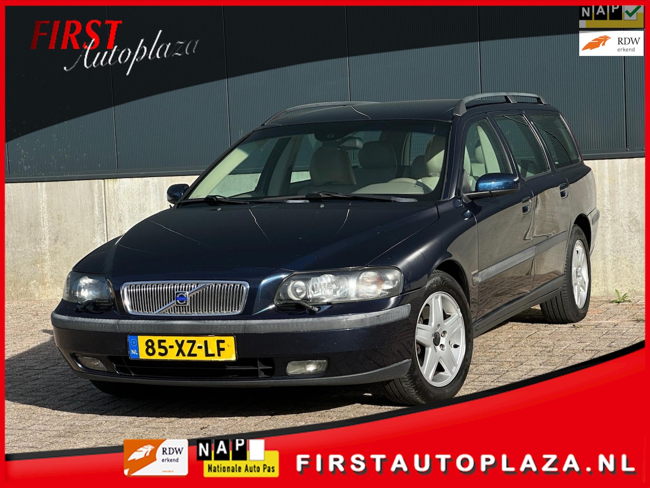 Volvo V70 - 2.5 T Titanium AUTOMAAT LEDER/CRUISE/TREKHAAK - AutoWereld.nl