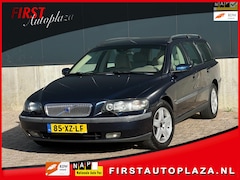 Volvo V70 - 2.5 T Titanium AUTOMAAT LEDER/CRUISE/TREKHAAK
