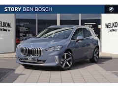 BMW 2-serie Active Tourer - 225e xDrive Automaat / Trekhaak / Sportstoelen / Achteruitrijcamera / Adaptieve LED / Comf