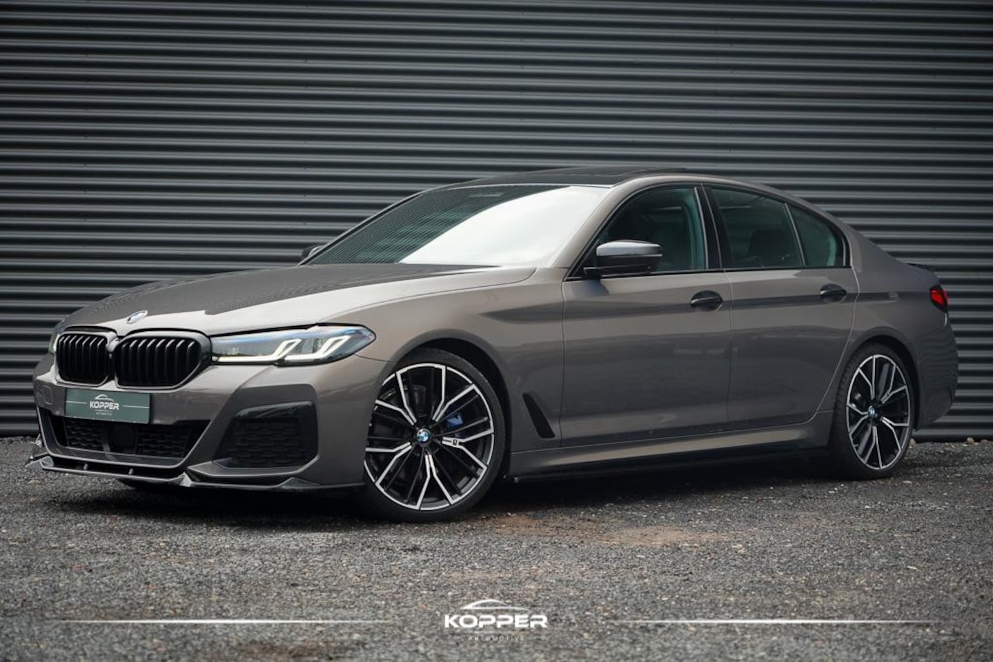 BMW 5-serie - 530i High Executive Edition / M-Sport / Laser / M-Stoelen / Schuifdak / Adaptive Cruise - AutoWereld.nl
