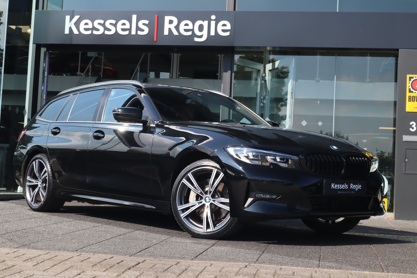 BMW 3-serie Touring - 330e 19 inch Camera Elec.trekhaak CarPlay Leer Stoel+Stuur verwarming - AutoWereld.nl