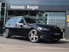 BMW 3-serie Touring - 330e 19 inch Camera Elec.trekhaak CarPlay Leer Stoel+Stuur verwarming