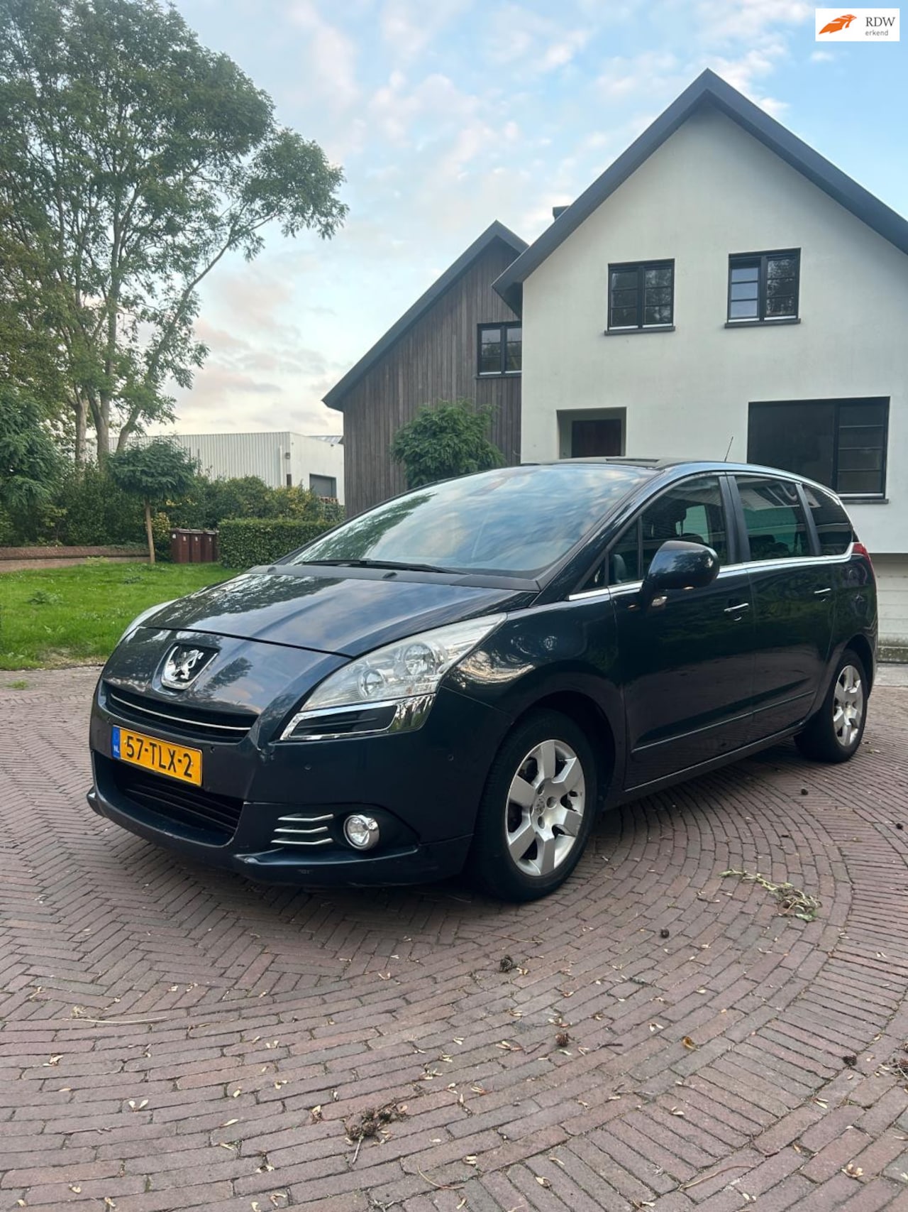 Peugeot 5008 - Peugeot 5008 1.6 e-HDi Blue Lease Automaat | Navi | Cruise | 5 Persoons - AutoWereld.nl