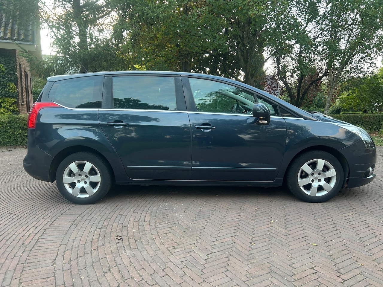 Peugeot 5008 - Peugeot 5008 1.6 e-HDi Blue Lease Automaat | Navi | Cruise | 5 Persoons - AutoWereld.nl