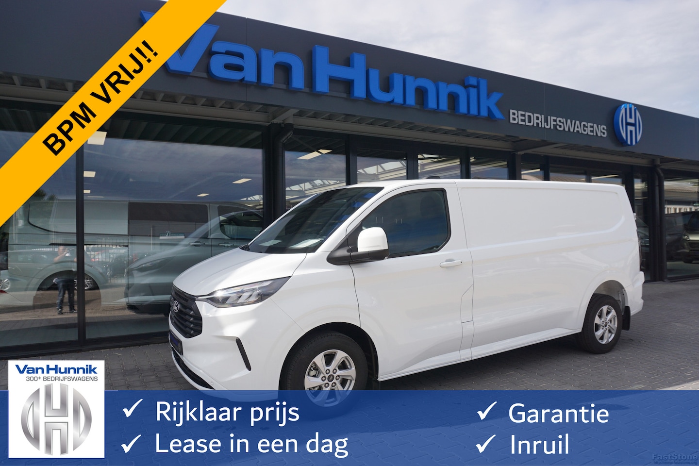 Ford Transit Custom - 300L 136PK Limited AUT BPM VRIJ!! Navi, Cam, Adap. Cruise, 16" LM, Trekhaak!! NR. A71 - AutoWereld.nl