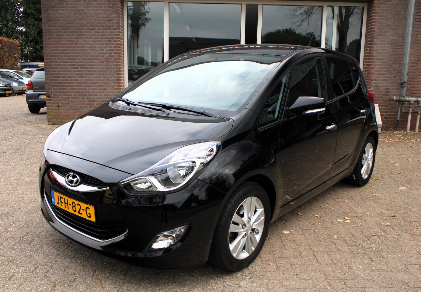 Hyundai ix20 - 1.6i Achteruitrijcamera, Bluetooth, Navi, Cruise control, Leder, Stoelverwarming, Parkeers - AutoWereld.nl