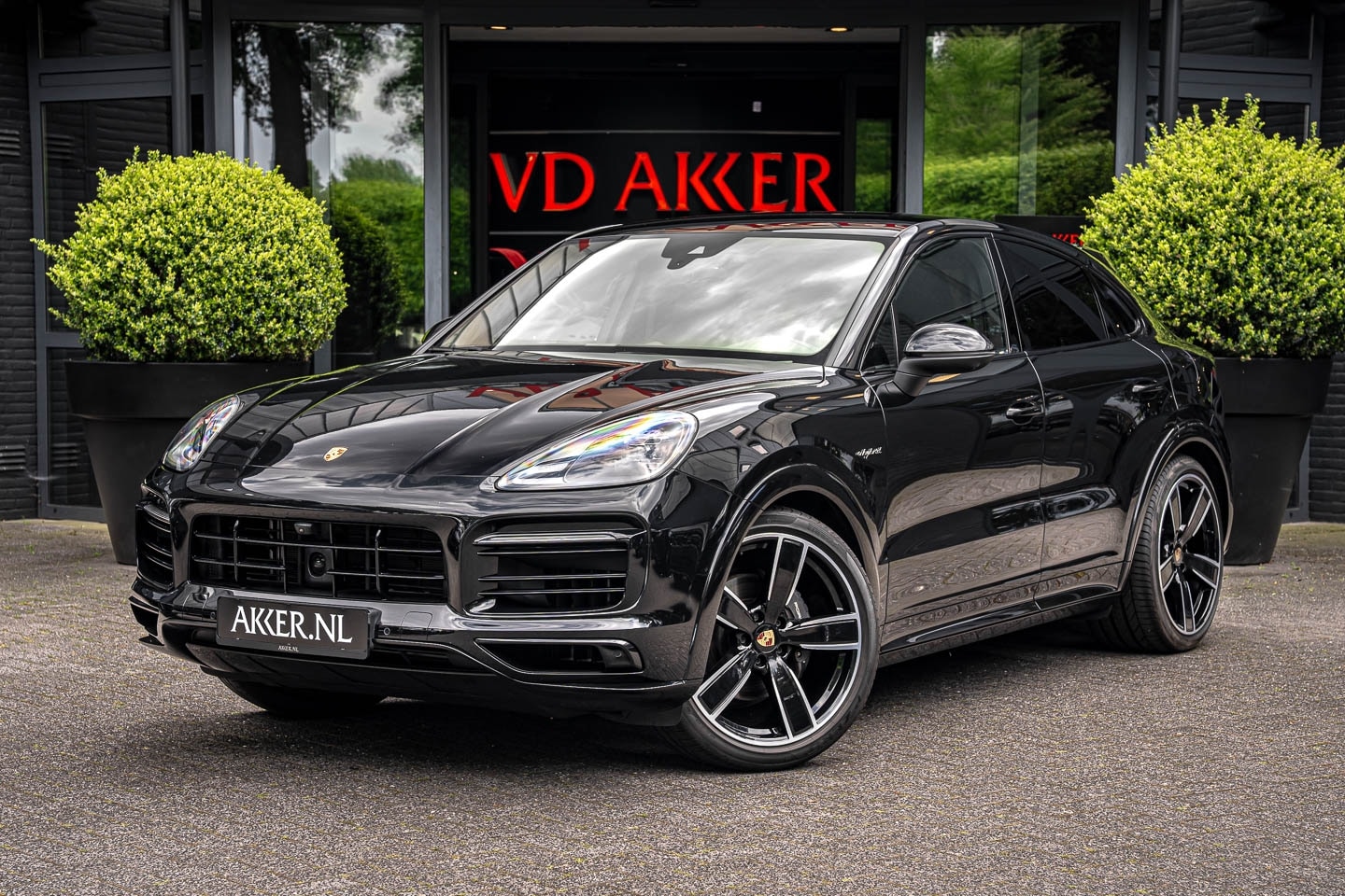Porsche Cayenne Coupé - E-Hybrid Platinum Edition SportDesign | Luchtvering | 360° Camera | 22 Inch | Trekhaak - AutoWereld.nl