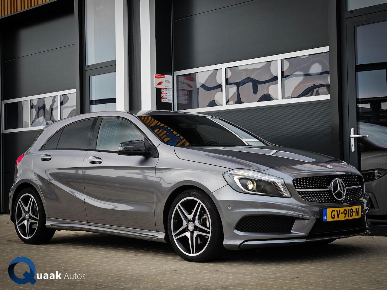 Mercedes-Benz A-klasse - 180 AMG Pakket | 175pk | XENON | CRUISE | NAP | VOLLEDIGE HISTORIE - AutoWereld.nl