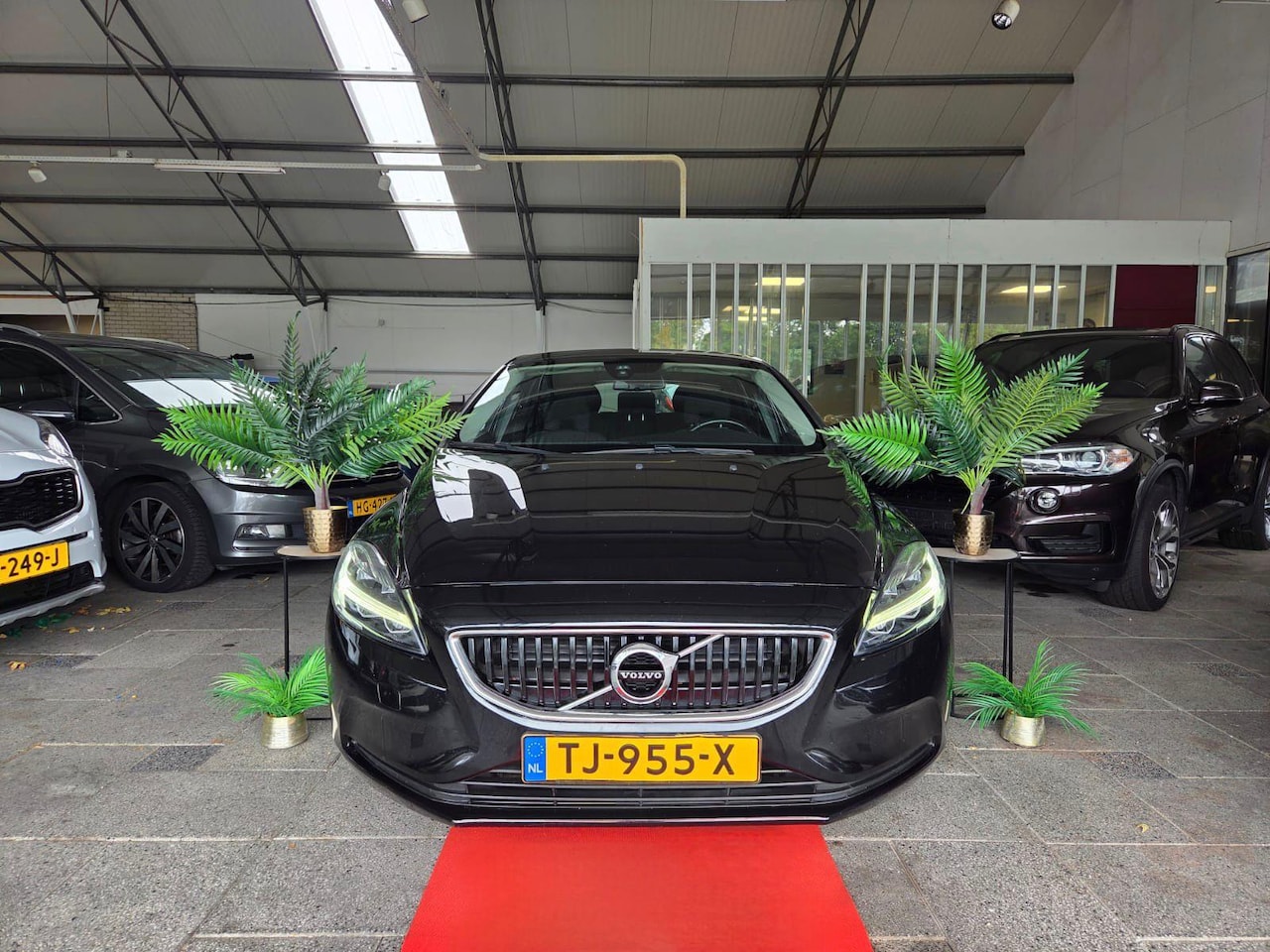 Volvo V40 - 2.0 D2 AUT R-Design NAVI LED 2017 FACELIFT! - AutoWereld.nl