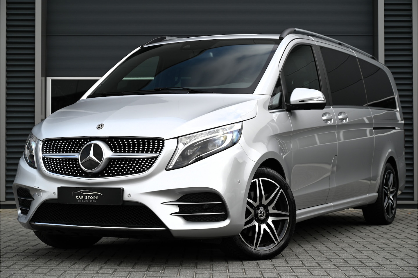 Mercedes-Benz V-klasse - 300d 4-MATIC 240 PK XL AMG / LEDER / MEMORY / BURMESTER / 360 CAMERA / ELEKTRISCHE SCHUIFD - AutoWereld.nl