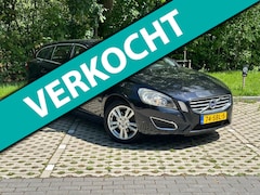 Volvo V60 - 1.6 T4 Momentum Trekhaak Leder
