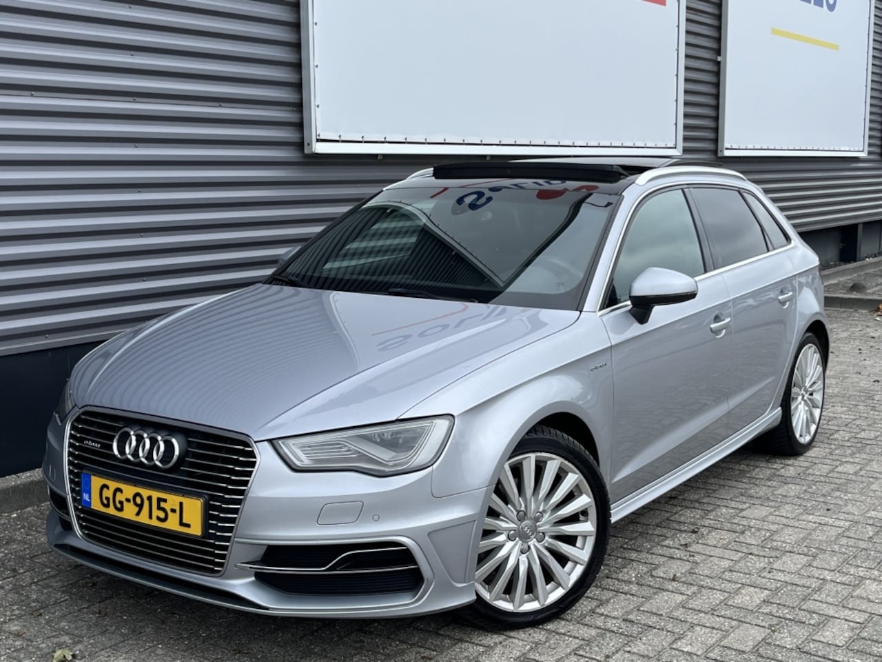 Audi A3 Sportback - 1.4 e-tron 204PK / S-line / Pano / LED / 2015 / *NAP* / - AutoWereld.nl