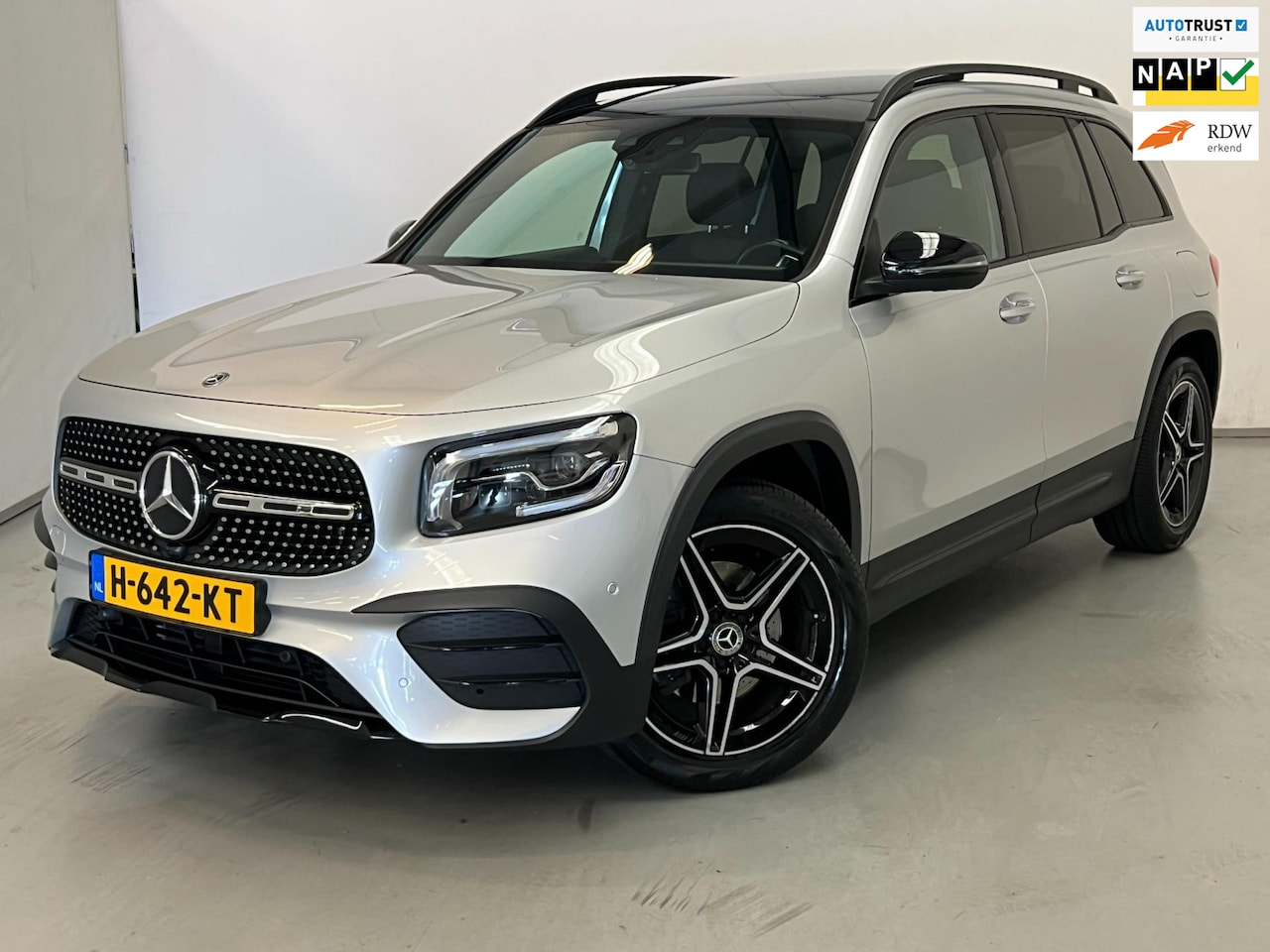 Mercedes-Benz GLB - 200 / AMG / NL-auto / BTW / Pano / Memory - AutoWereld.nl