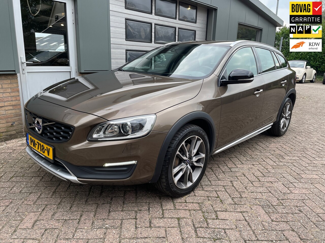 Volvo V60 Cross Country - 2.0 T5 Nordic+ - AutoWereld.nl