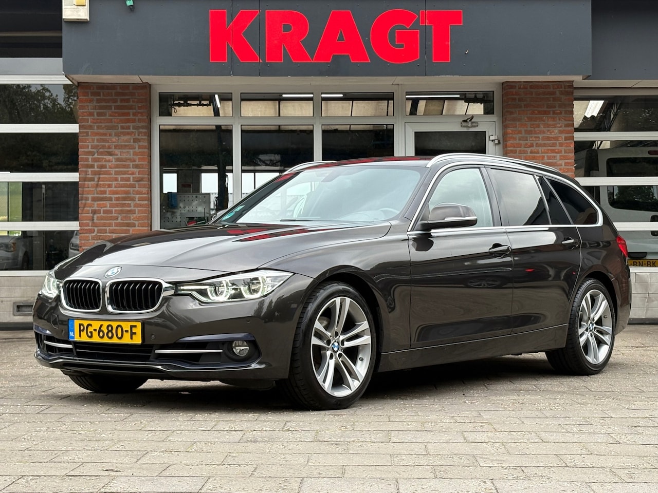 BMW 3-serie Touring - 318i Corporate Lease High Executive 318i Corporate Lease High Executive - AutoWereld.nl