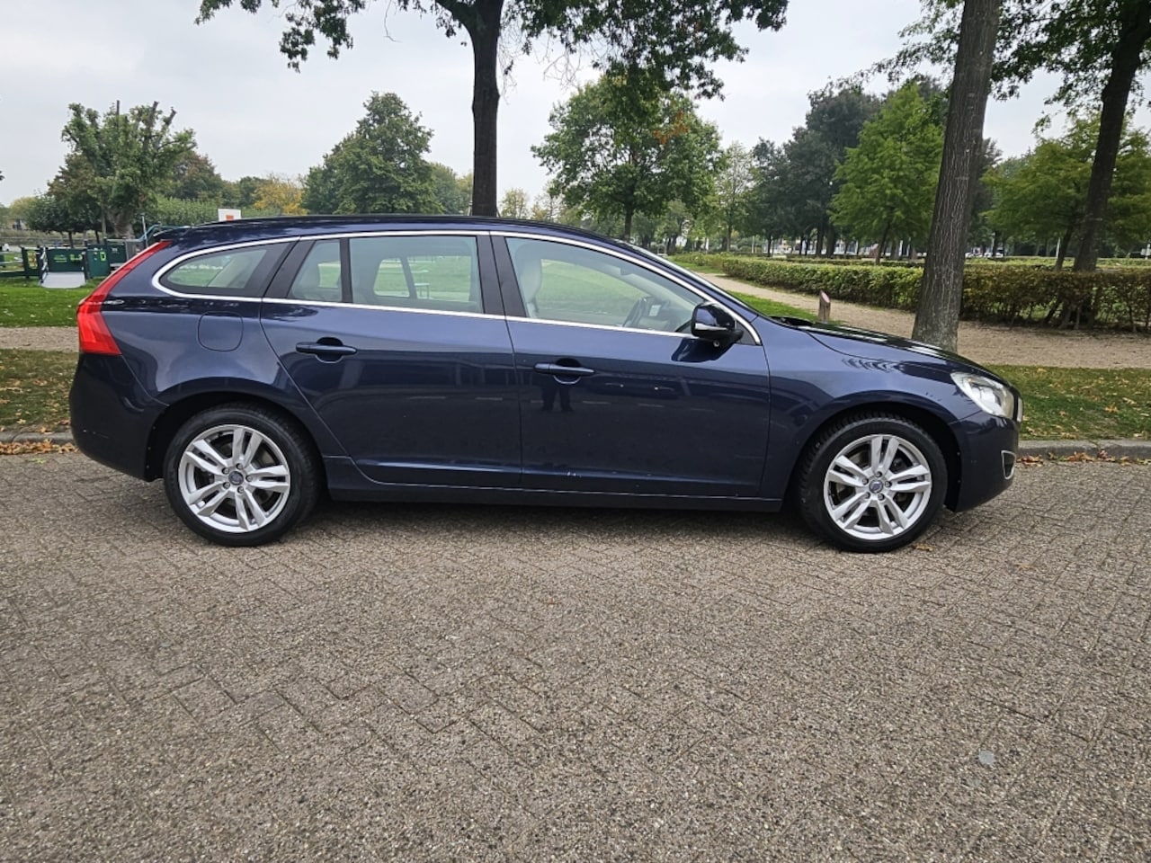 Volvo V60 - 2.0 D3 Momentum 2.0 D3 Momentum - AutoWereld.nl