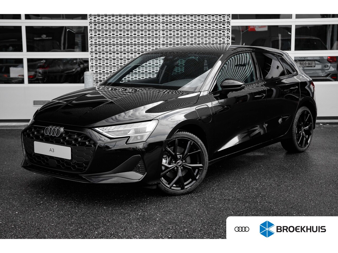Audi A3 Sportback - Advanced edition, A3 (2025) | 18" | Donker getint glas | - AutoWereld.nl
