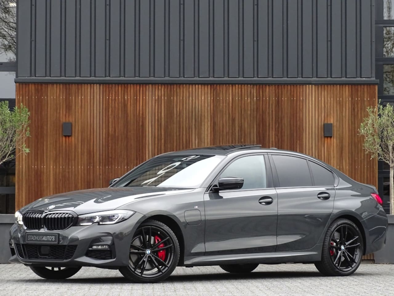 BMW 3-serie - 330e 292PK M-Sport / Dravitgrau / Laser / ACC / 360° / Head-up / - AutoWereld.nl
