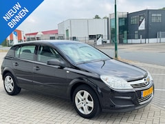 Opel Astra - 1.6 Essentia 5-deurs/NAP/Cruise/Airco