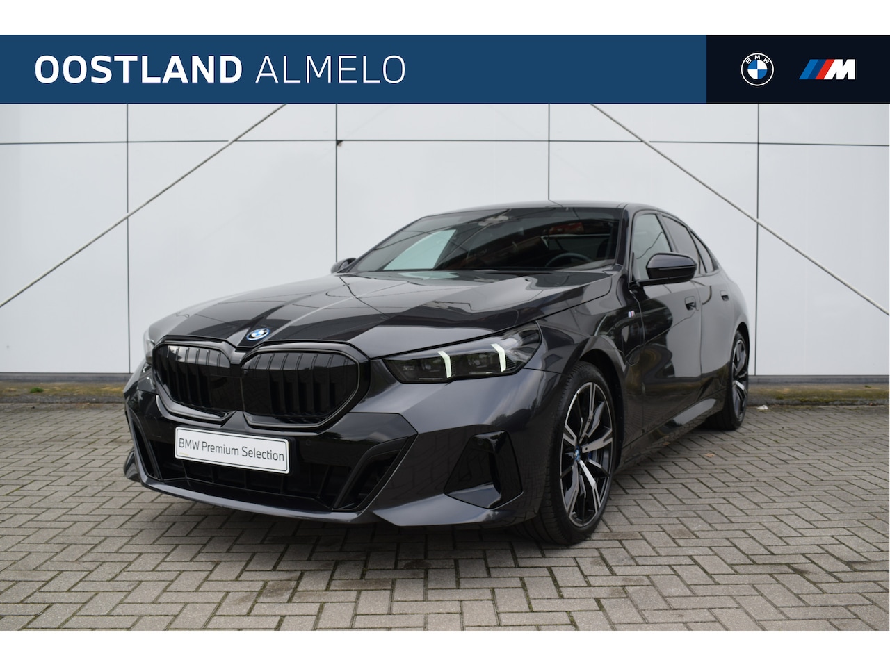 BMW 5-serie - 550e xDrive M Sport Automaat / Panoramadak / Trekhaak / Adaptief onderstel professional / - AutoWereld.nl
