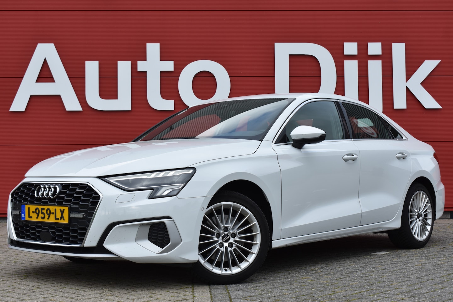 Audi A3 Limousine - 30 TFSI Business edition LED | Virtual Cockpit | Camera | Carplay | Adapt. Cruise | DAB | - AutoWereld.nl