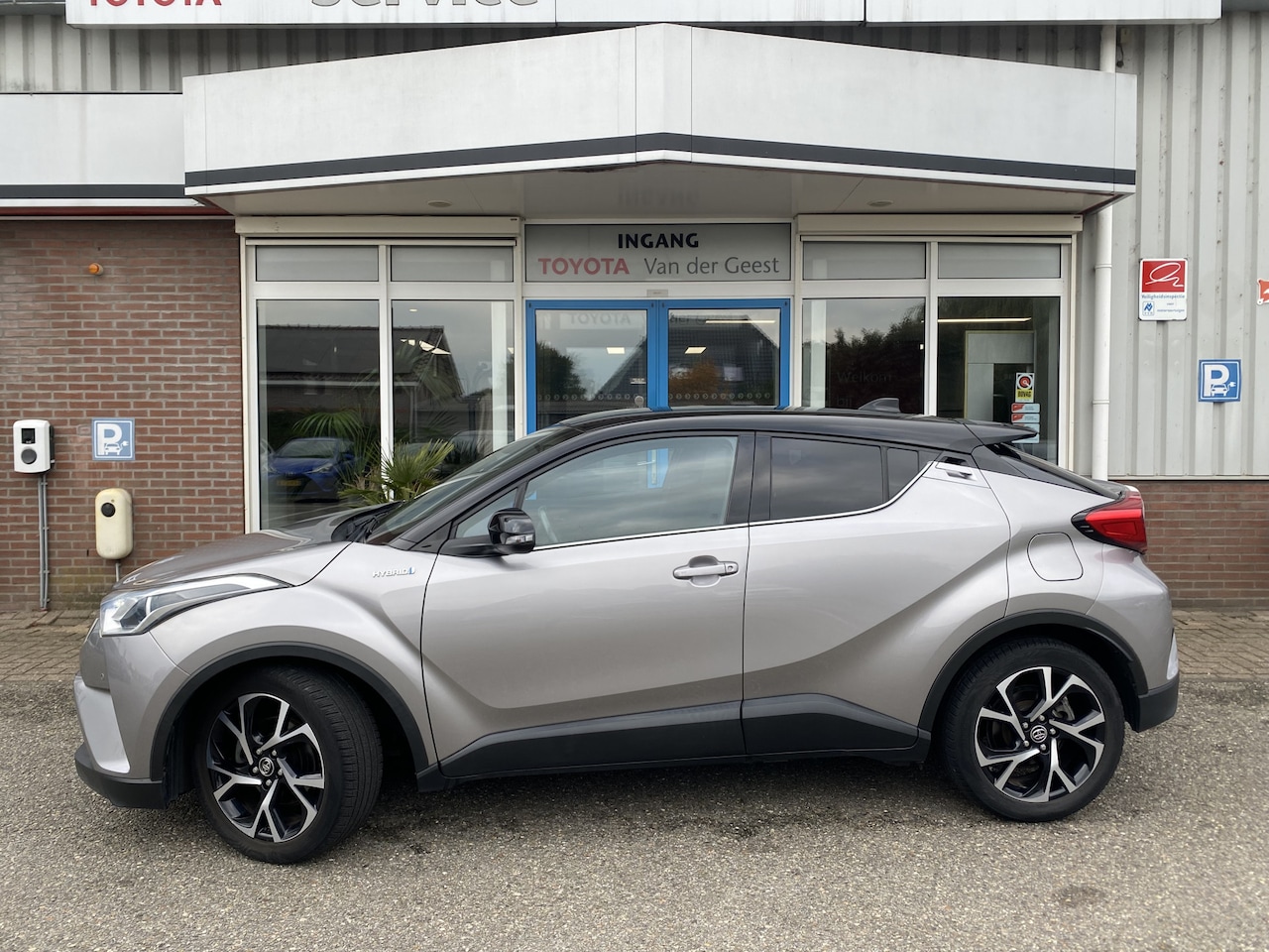 Toyota C-HR - 1.8 Hybrid Bi-Tone 1.8 Hybrid Bi-Tone - AutoWereld.nl