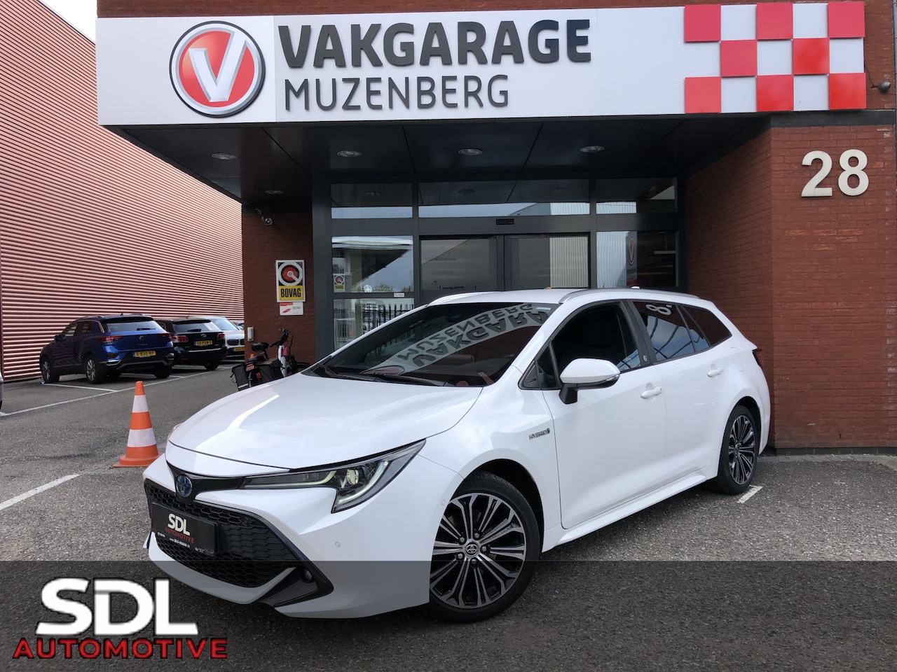 Toyota Corolla Touring Sports - 2.0 Hybrid Style // FULL LED // DODEHOEK // KEYLESS // ADAPT. CRUISE // CLIMA // PDC // ST - AutoWereld.nl