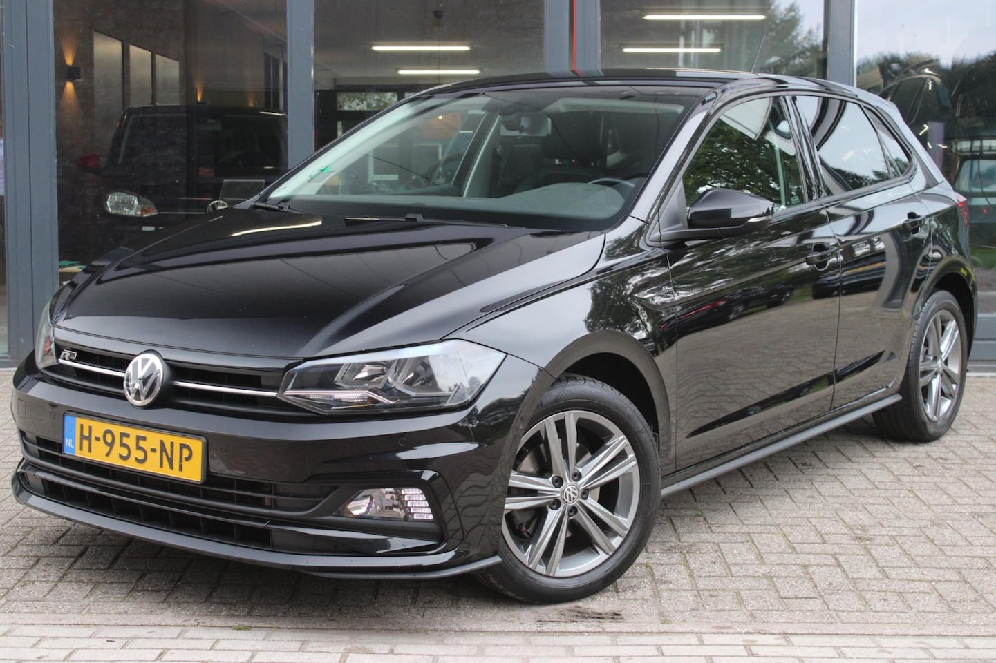 Volkswagen Polo - 1.5 TSI Highline Business R | Automaat | Adadptive Cruise | Parkeersensoren | Carplay | Na - AutoWereld.nl