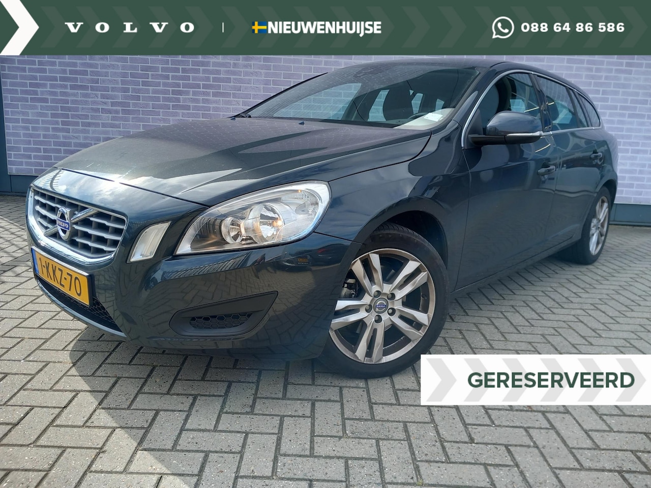 Volvo V60 - 1.6 T3 Momentum Dealeronderhouden | Trekhaak | Navigatie | - AutoWereld.nl