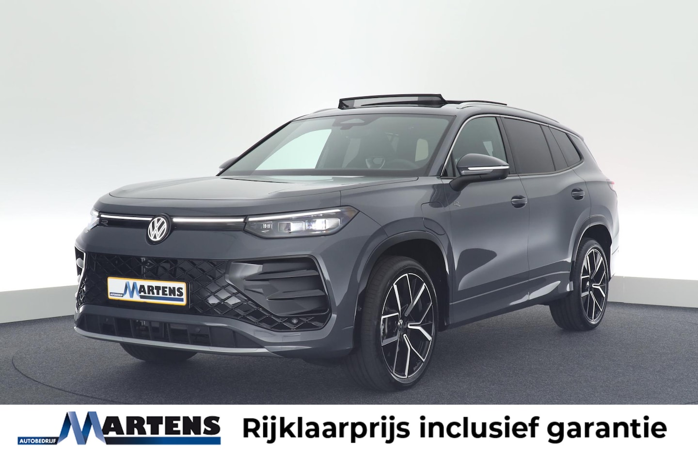 Volkswagen Tayron - 1.5 272pk eHybrid R-Line Edition Trekhaak 360Camera Panoramadak Stoelverwarming Massage Na - AutoWereld.nl