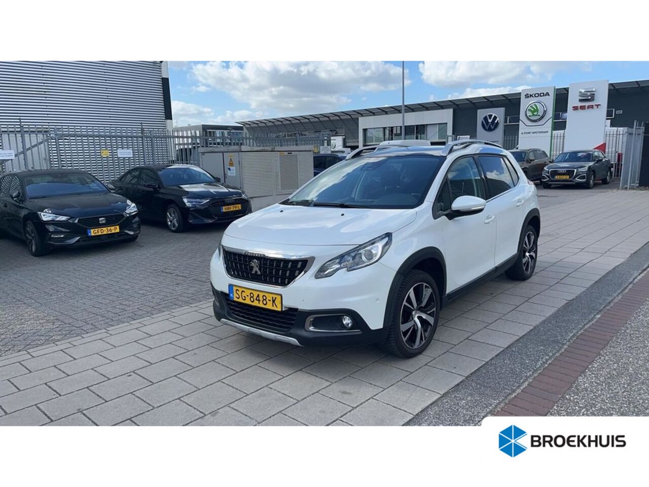 Peugeot 2008 - 1.2 PureTech Allure | Achterbank in delen neerklapbaar | Bluetooth telefoonvoorbereiding | - AutoWereld.nl