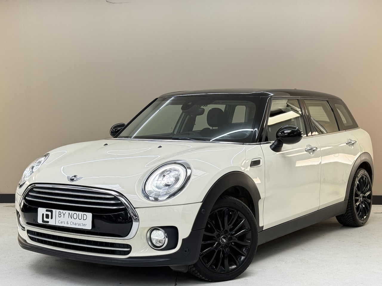MINI Clubman - 1.5 Cooper Mini 1.5 Cooper, 136Pk, 2016, 2de eigenaar, LED koplampen, Sportstoelen, Stoelverwarming, - AutoWereld.nl