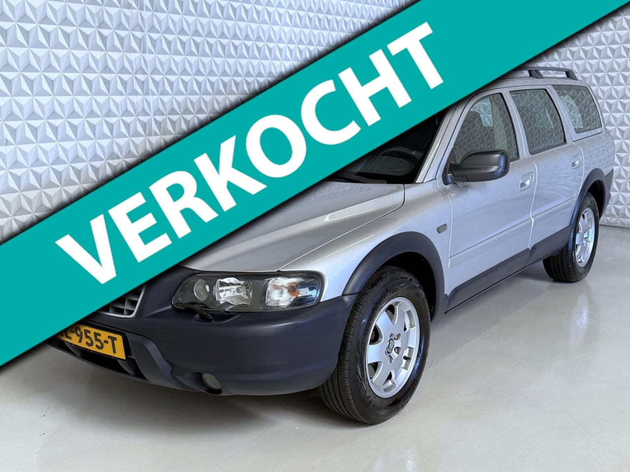 Volvo XC70 - 2.5 T AWD Geartronic in goede/nette staat! 220.000km (2002) - AutoWereld.nl