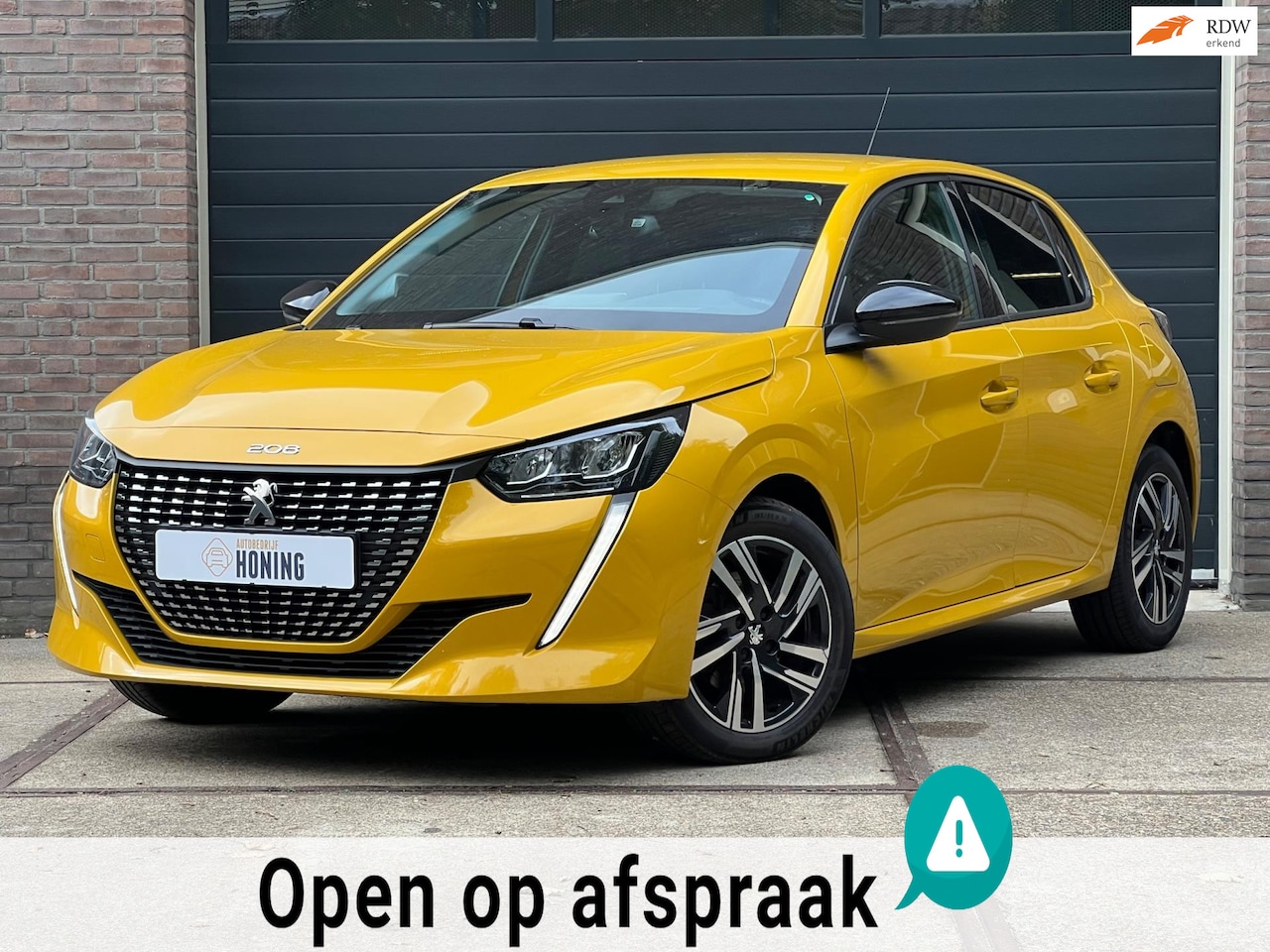 Peugeot 208 - Allure 100pk | Carplay/AndroidAuto | Stoelverwarming | Parkeercamera - AutoWereld.nl