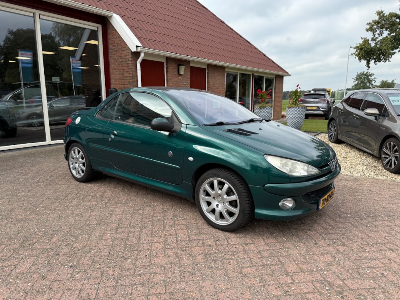 Peugeot 206 - 2.0 16V CC ROLAND GARROS Zeer mooie Cabrio met historie! - AutoWereld.nl