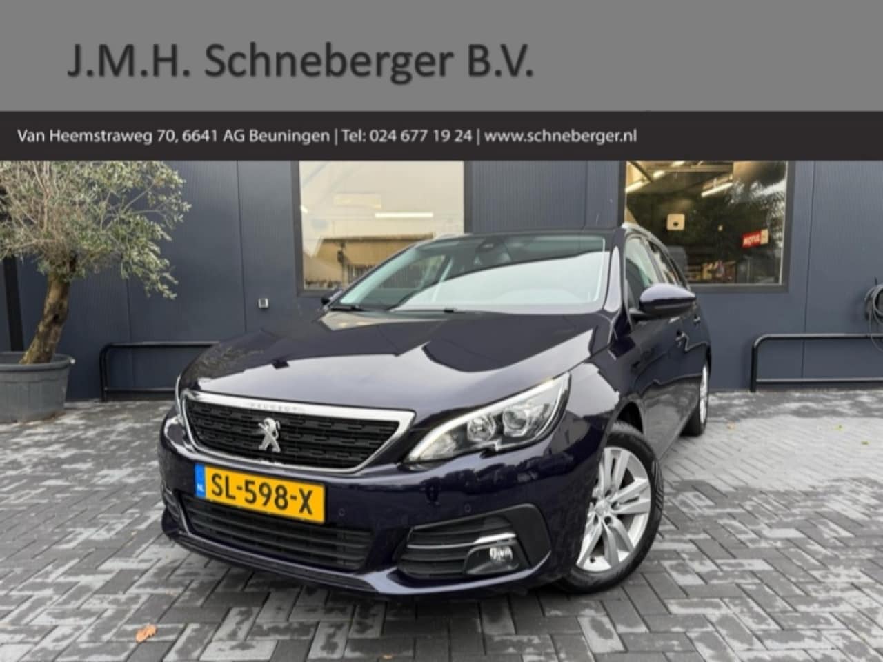 Peugeot 308 - 1.2 Puretech Blue Lease Executive / Navi/ Pano / PDC - AutoWereld.nl