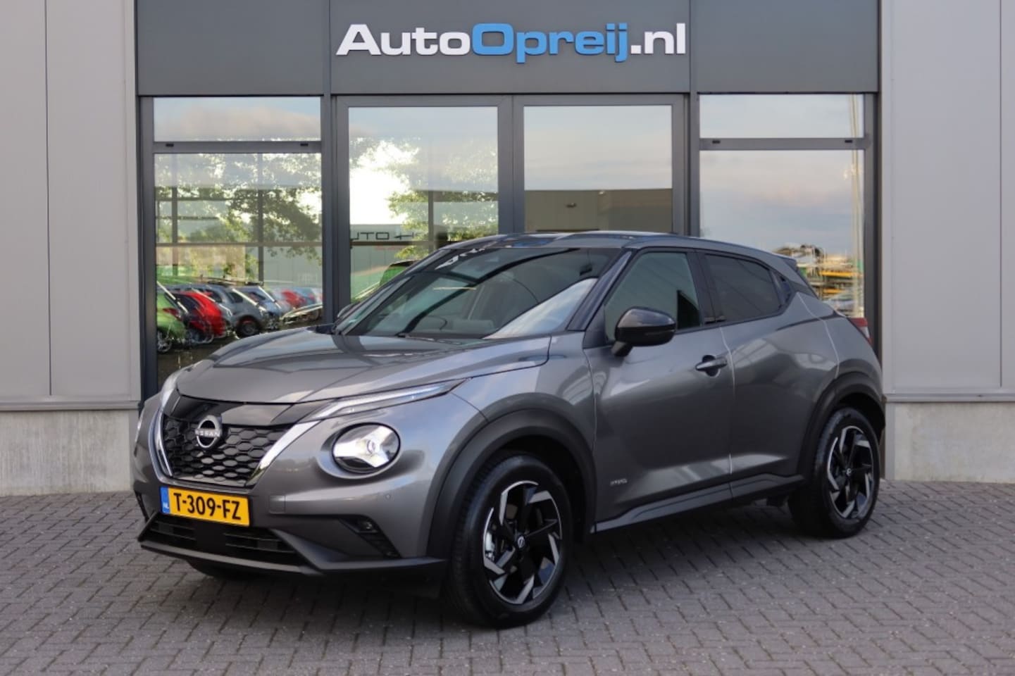 Nissan Juke - 1.6 Hybrid N-Connecta AUTOMAAT NAVI, Camera, Trekhaak afnb. - AutoWereld.nl