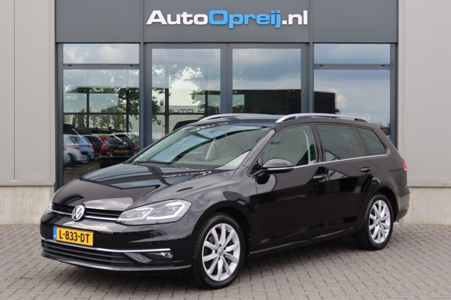 Volkswagen Golf - 1.5 TSI AUTOMAAT Highline Business R-Line 150pk NAVI, Dealer onderhouden - AutoWereld.nl