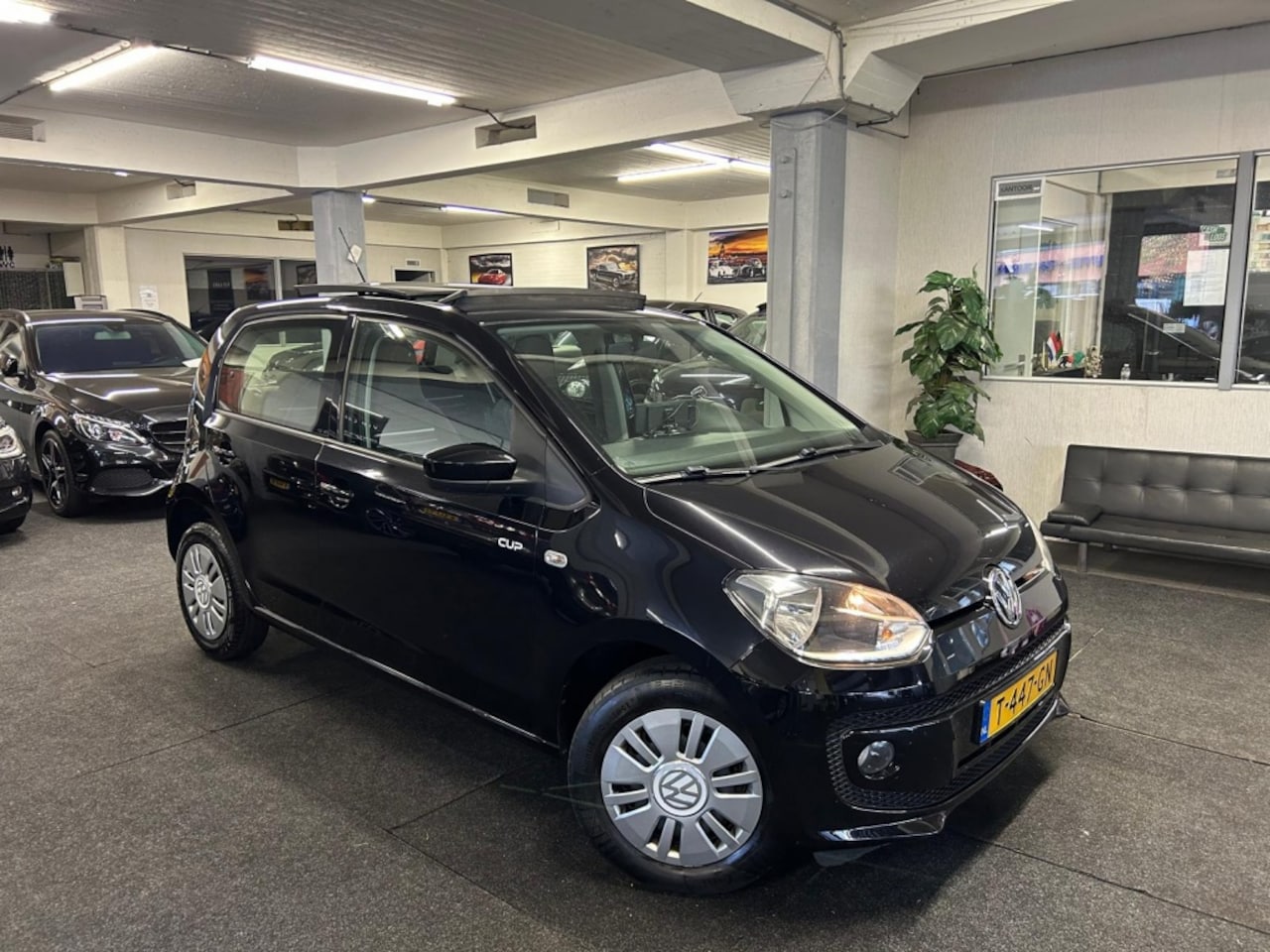 Volkswagen Up! - 1.0 groove up! PANO*groot NAVI*5drs*2014 - AutoWereld.nl