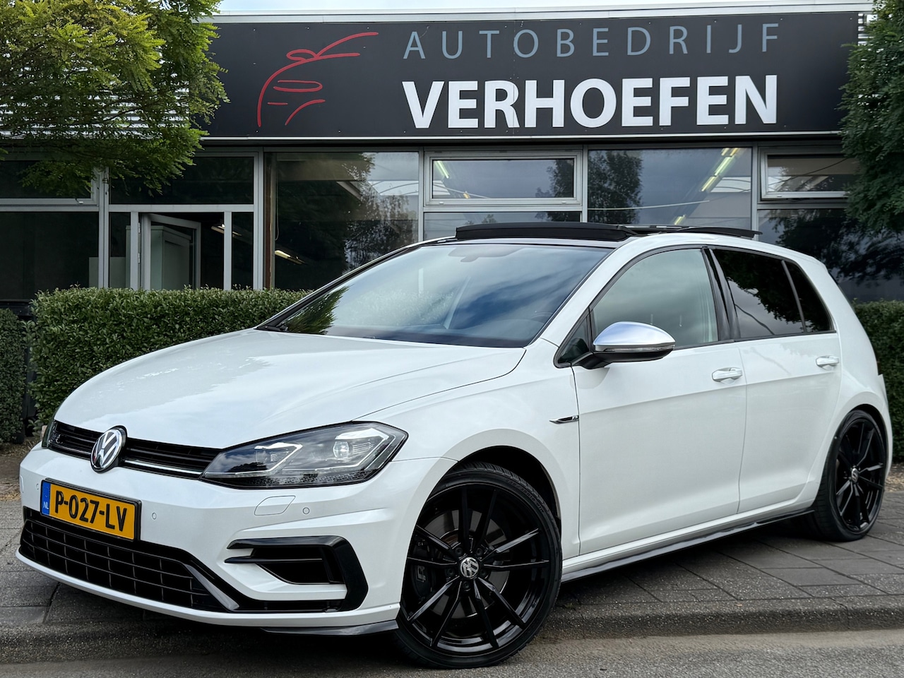 Volkswagen Golf - 2.0 TSI 4Motion R - AKRAPOVIC - VIRTUAL COCKPIT - PANORAMADAK - PARKEERCAMERA - BEARLOCK - - AutoWereld.nl