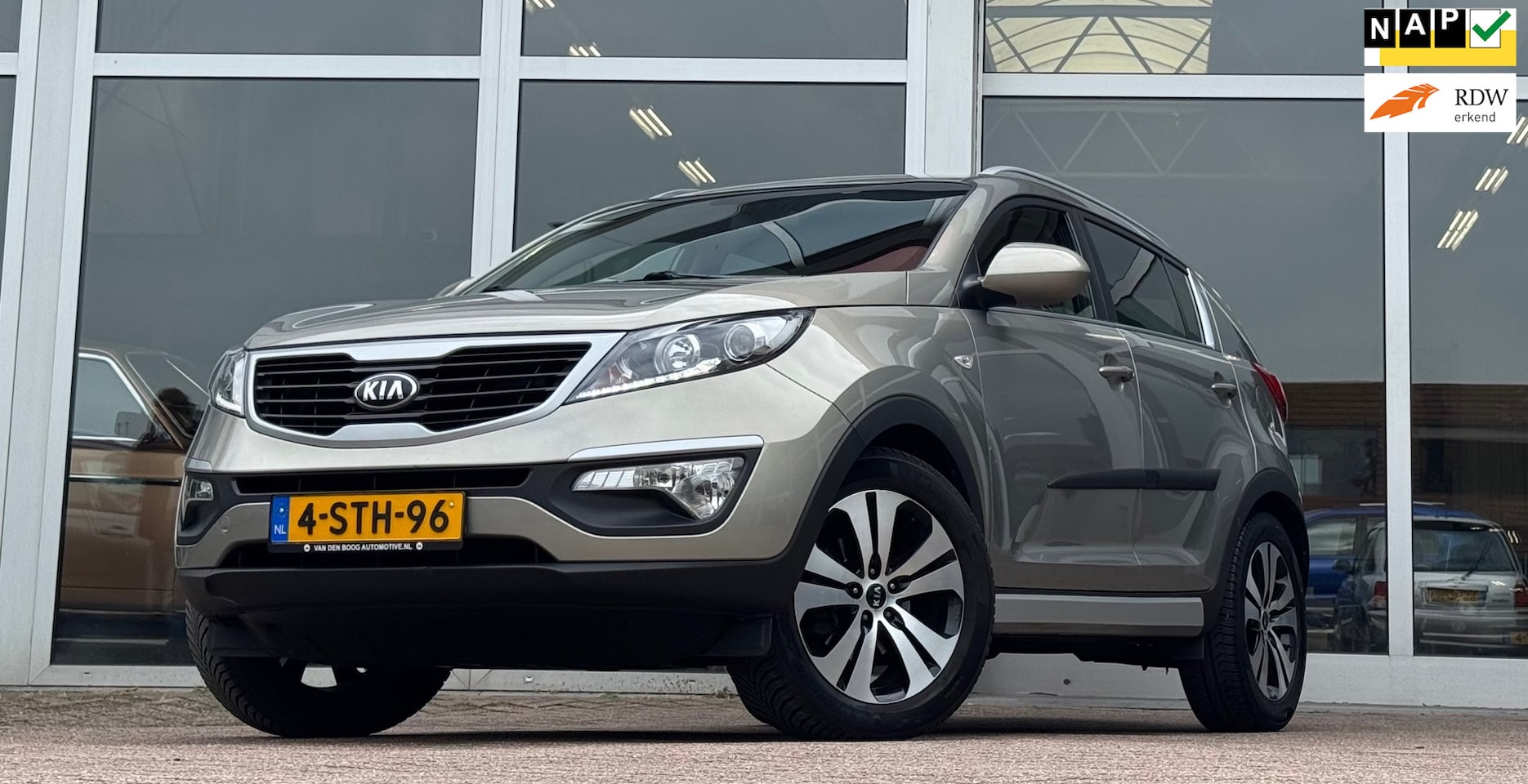 Kia Sportage - 1.6 GDI Vibe Navi Camera 18"LM velgen Trekhaak Allseason banden - AutoWereld.nl